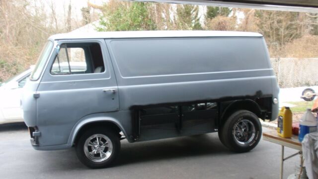 Ford E-Series Van 1967 image number 29