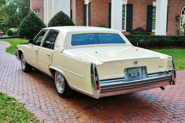 Cadillac Fleetwood 1979 image number 21