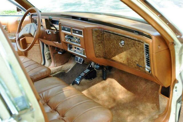 Cadillac Fleetwood 1979 image number 6