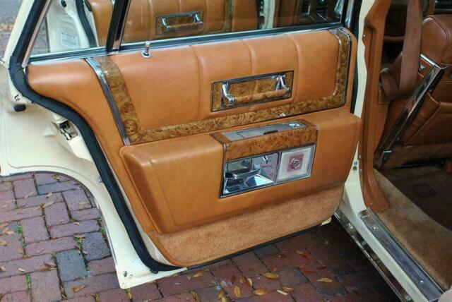 Cadillac Fleetwood 1979 image number 9