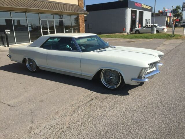 Buick Riviera 1963 image number 12