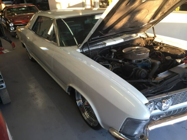 Buick Riviera 1963 image number 17