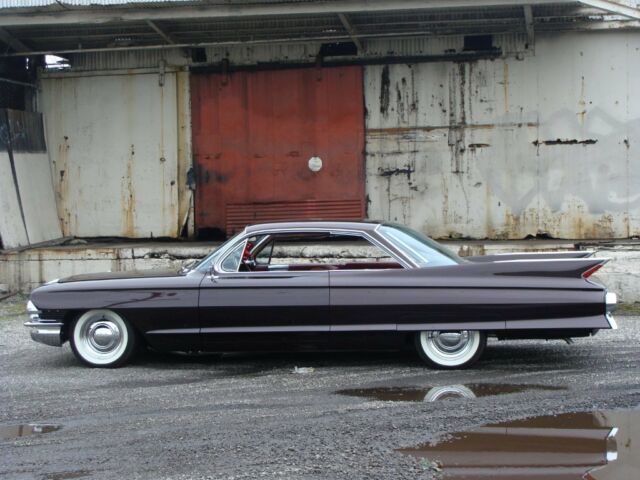 Cadillac DeVille 1961 image number 2