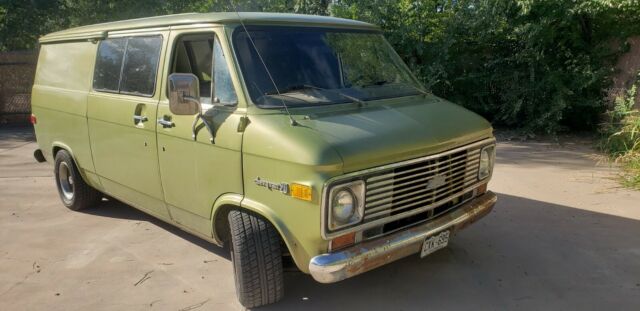 Chevrolet G20 Van 1972 image number 1