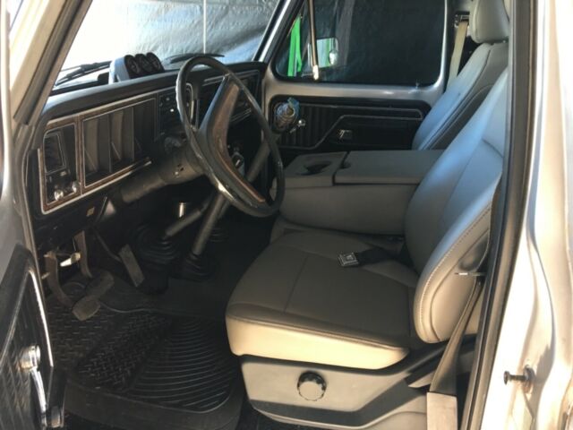 Ford F-250 1977 image number 31