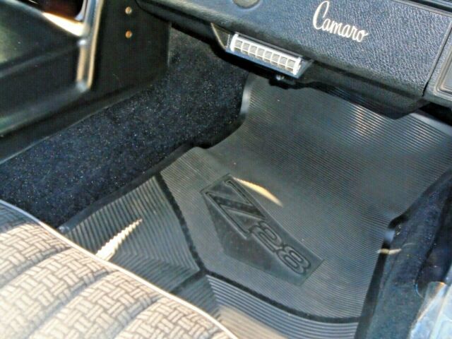 Chevrolet Camaro 1976 image number 35