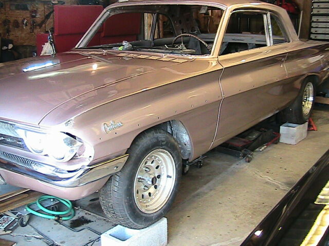 Oldsmobile Cutlass 1961 image number 2