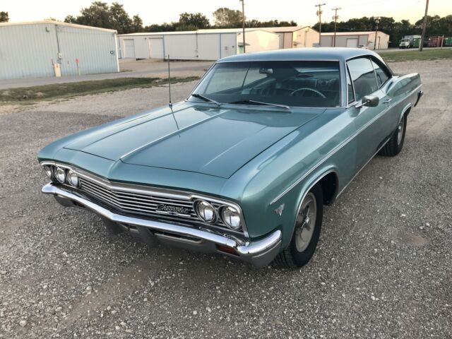 Chevrolet Impala 1966 image number 21