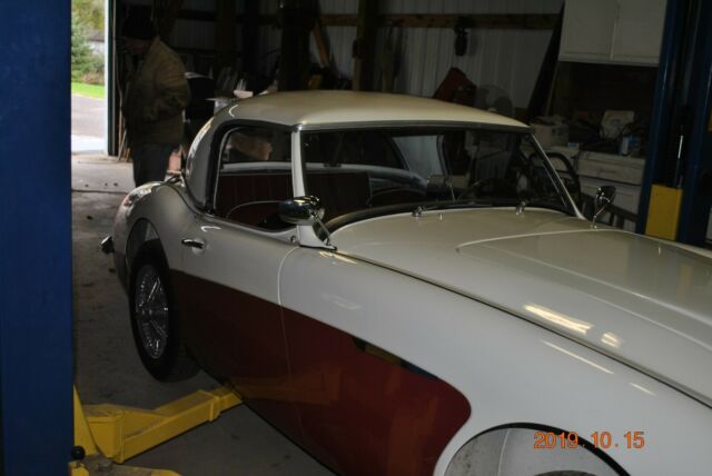 Austin Healey BT-7 1960 image number 13