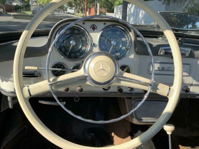 Mercedes-Benz SL-Class 1959 image number 40