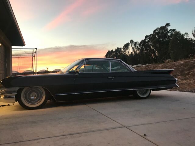Cadillac Series 62 1961 image number 13