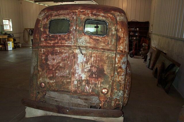 Ford F-100 1946 image number 1