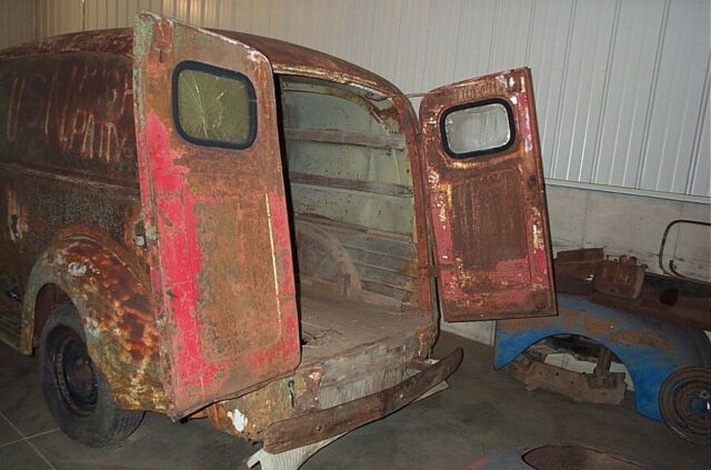 Ford F-100 1946 image number 2