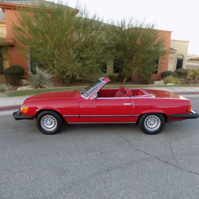 Mercedes-Benz SL-Class 1979 image number 1