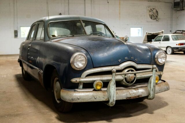 Ford Custom 1949 image number 1