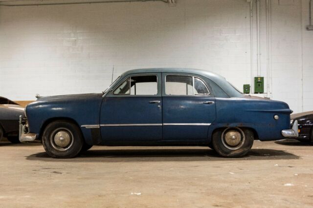Ford Custom 1949 image number 25