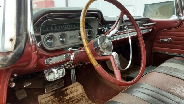 Pontiac Bonneville 1960 image number 36