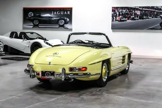 Mercedes-Benz SL-Class 1961 image number 19