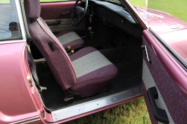 Volkswagen Karmann Ghia 1974 image number 16