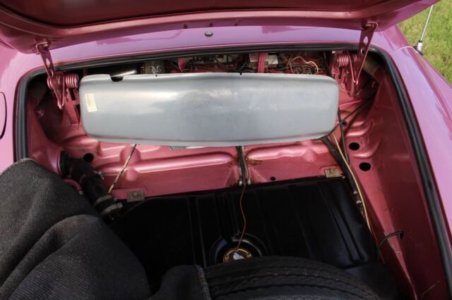 Volkswagen Karmann Ghia 1974 image number 20