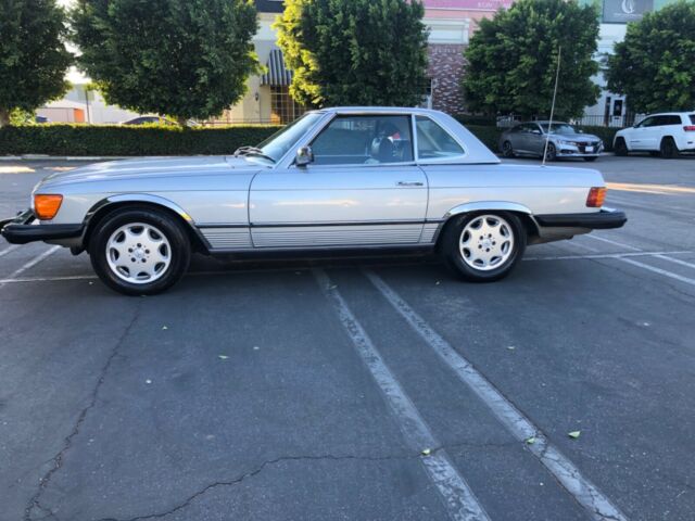 Mercedes-Benz SL-Class 1979 image number 1