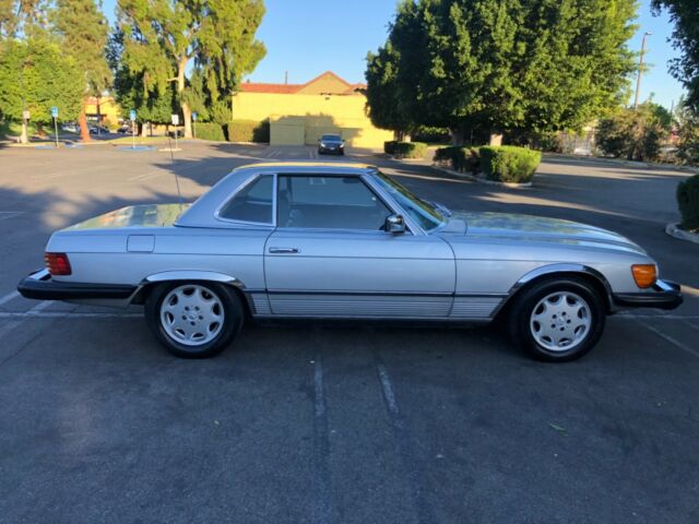 Mercedes-Benz SL-Class 1979 image number 16
