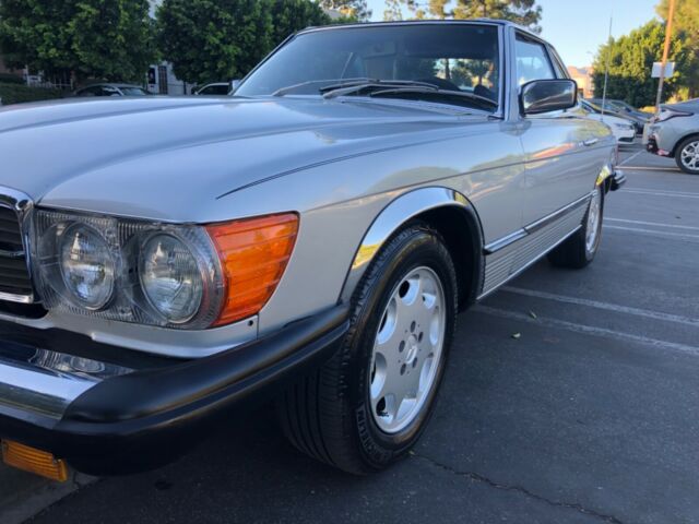 Mercedes-Benz SL-Class 1979 image number 18