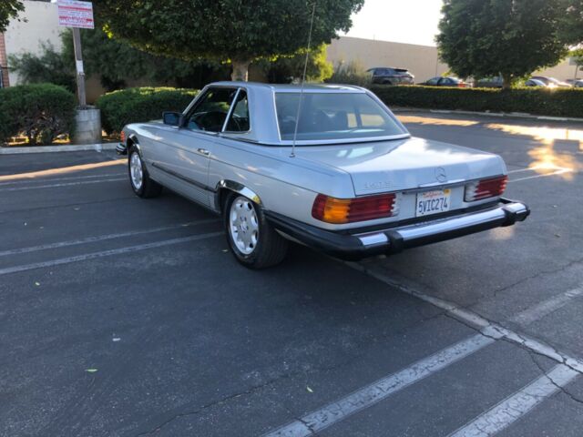 Mercedes-Benz SL-Class 1979 image number 2