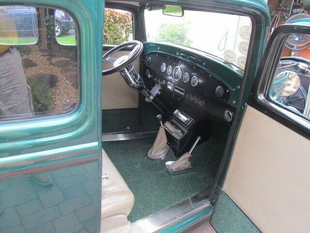 Ford 5 Window Coupe 1932 image number 16