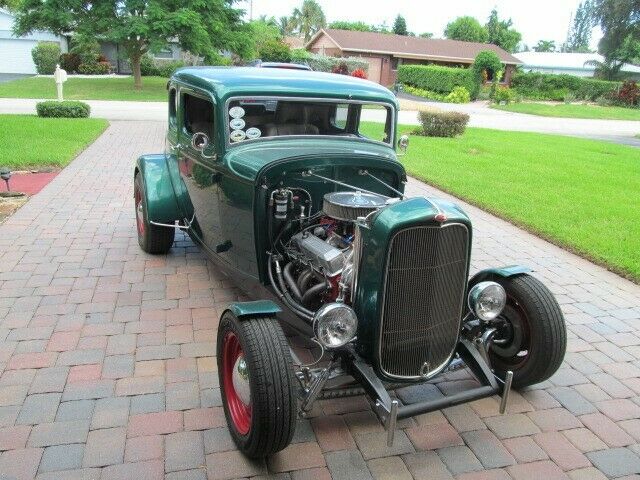 Ford 5 Window Coupe 1932 image number 3