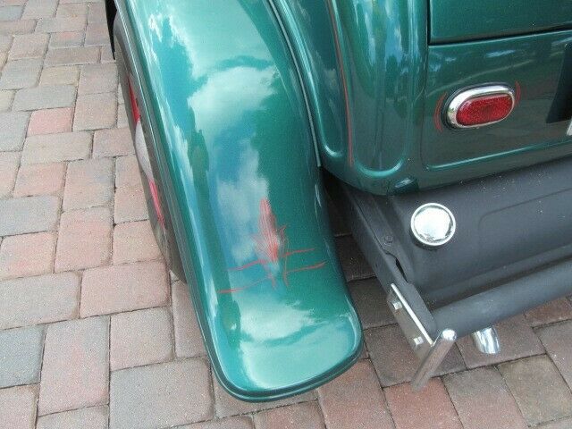 Ford 5 Window Coupe 1932 image number 9