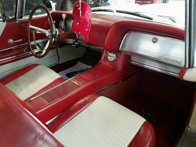 Ford Thunderbird 1960 image number 7