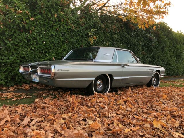 Ford Thunderbird 1965 image number 2