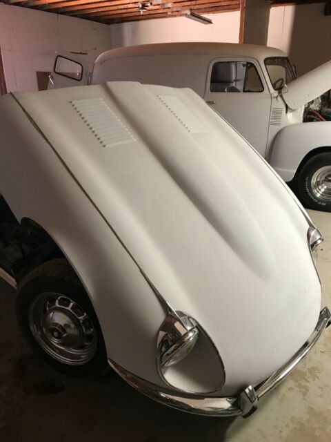 Jaguar E-Type 1971 image number 3