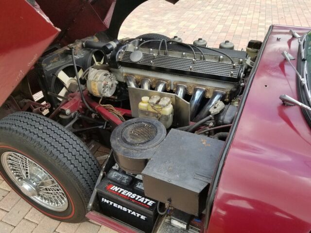 Jaguar E-Type 1969 image number 3