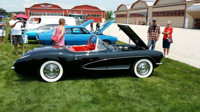 Chevrolet Corvette 1956 image number 20
