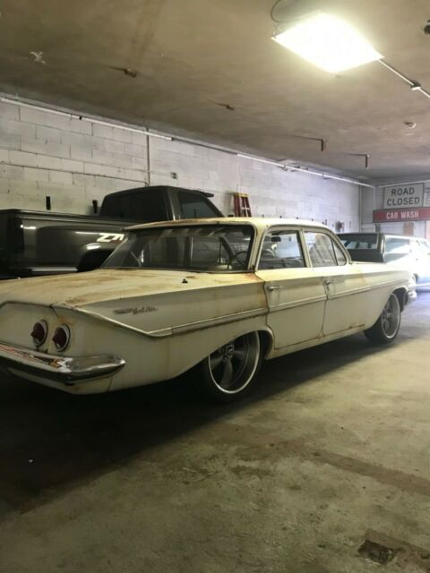Chevrolet Belair 1961 image number 1