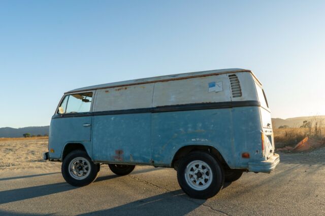 Volkswagen Bus/Vanagon 1973 image number 10