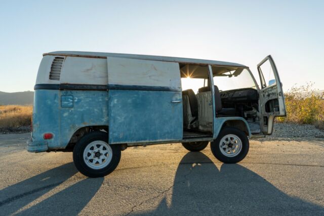 Volkswagen Bus/Vanagon 1973 image number 14