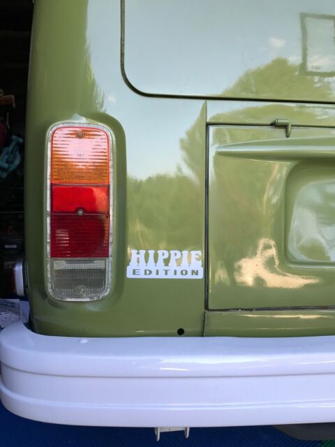 Volkswagen Bus/Vanagon 1977 image number 22