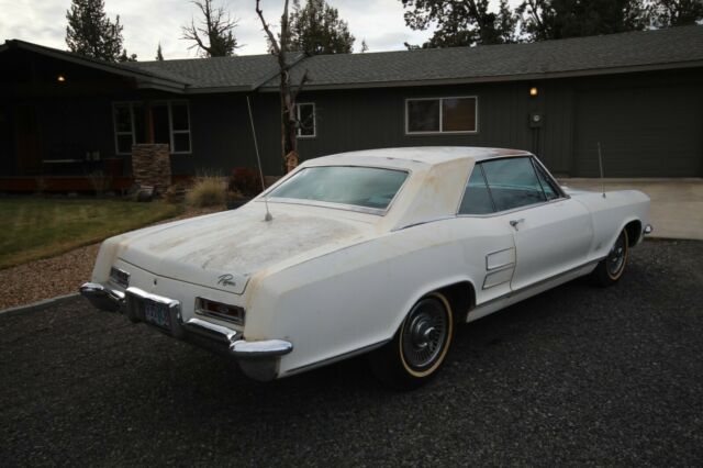 Buick Riviera 1964 image number 2
