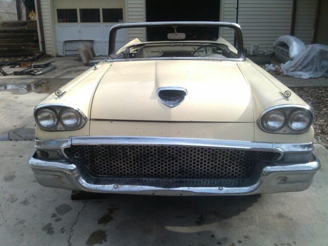 Ford Fairlane 1958 image number 5