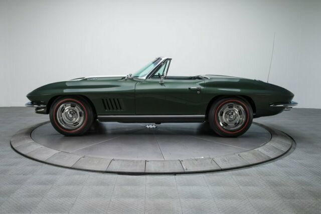 Chevrolet Corvette 1967 image number 44