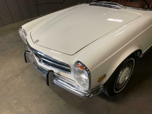 Mercedes-Benz SL-Class 1969 image number 4