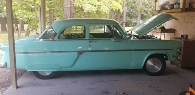 Ford Crestline 1954 image number 1