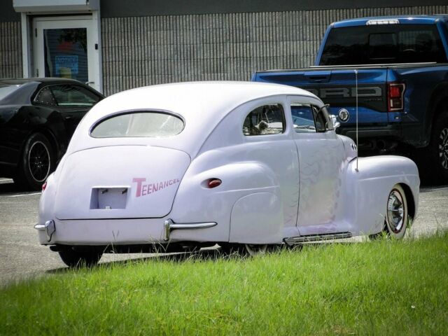 Ford Deluxe 1946 image number 10