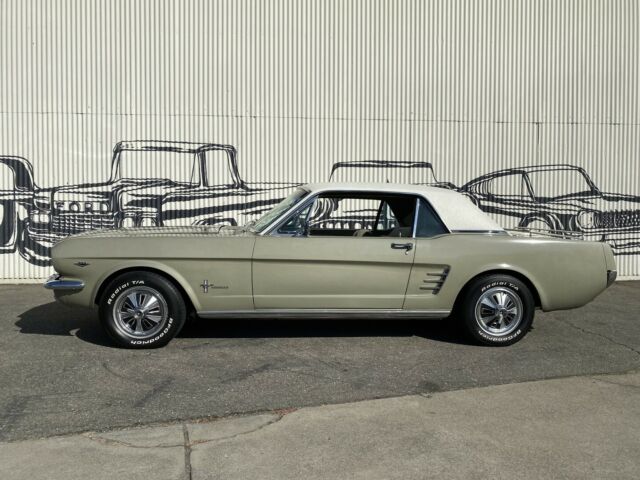 Ford Mustang 1966 image number 26