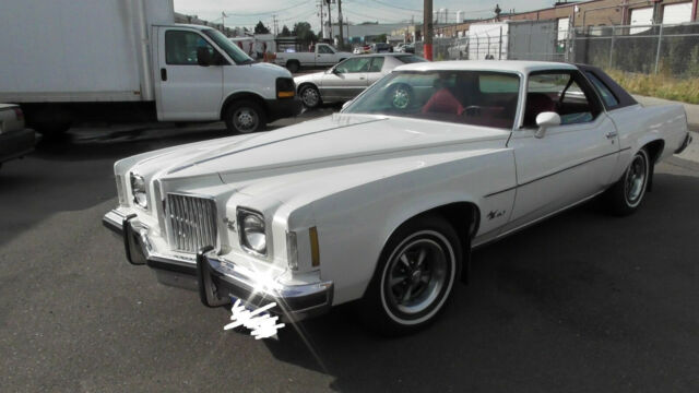 Pontiac Grand Prix 1974 image number 1