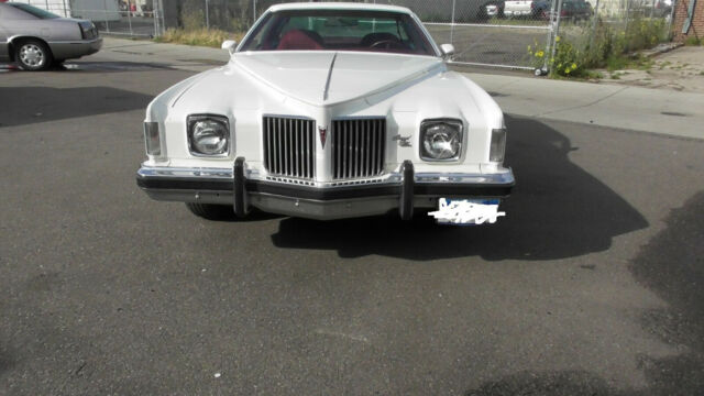 Pontiac Grand Prix 1974 image number 2