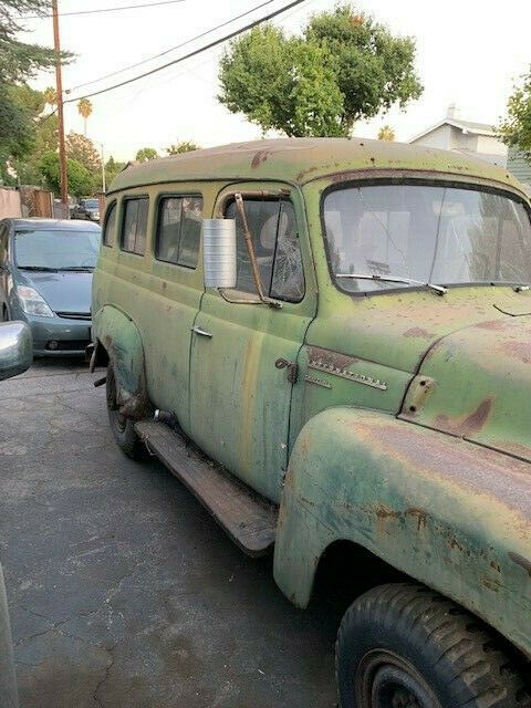 International Harvester Travelall 1957 image number 0